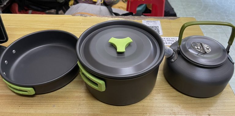 thuê bộ nồi nấu ăn cắm trại có ấm